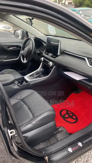 Toyota RAV4 LE 2021 Black