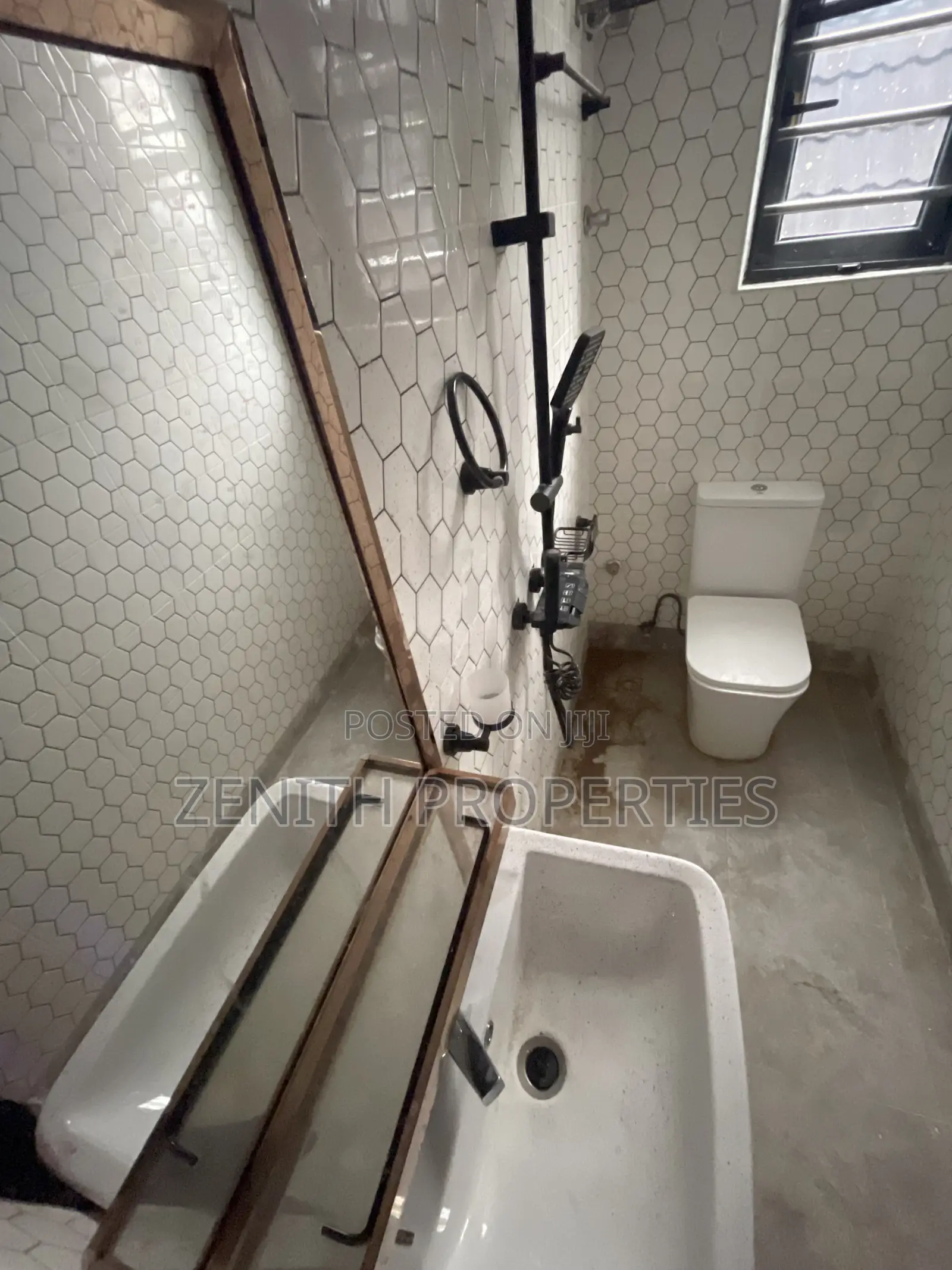2bdrm Apartment in Zenith Properties, Dansoman for rent