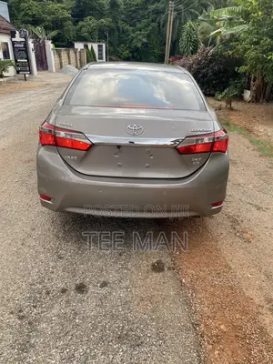 Toyota Corolla 2017 Brown