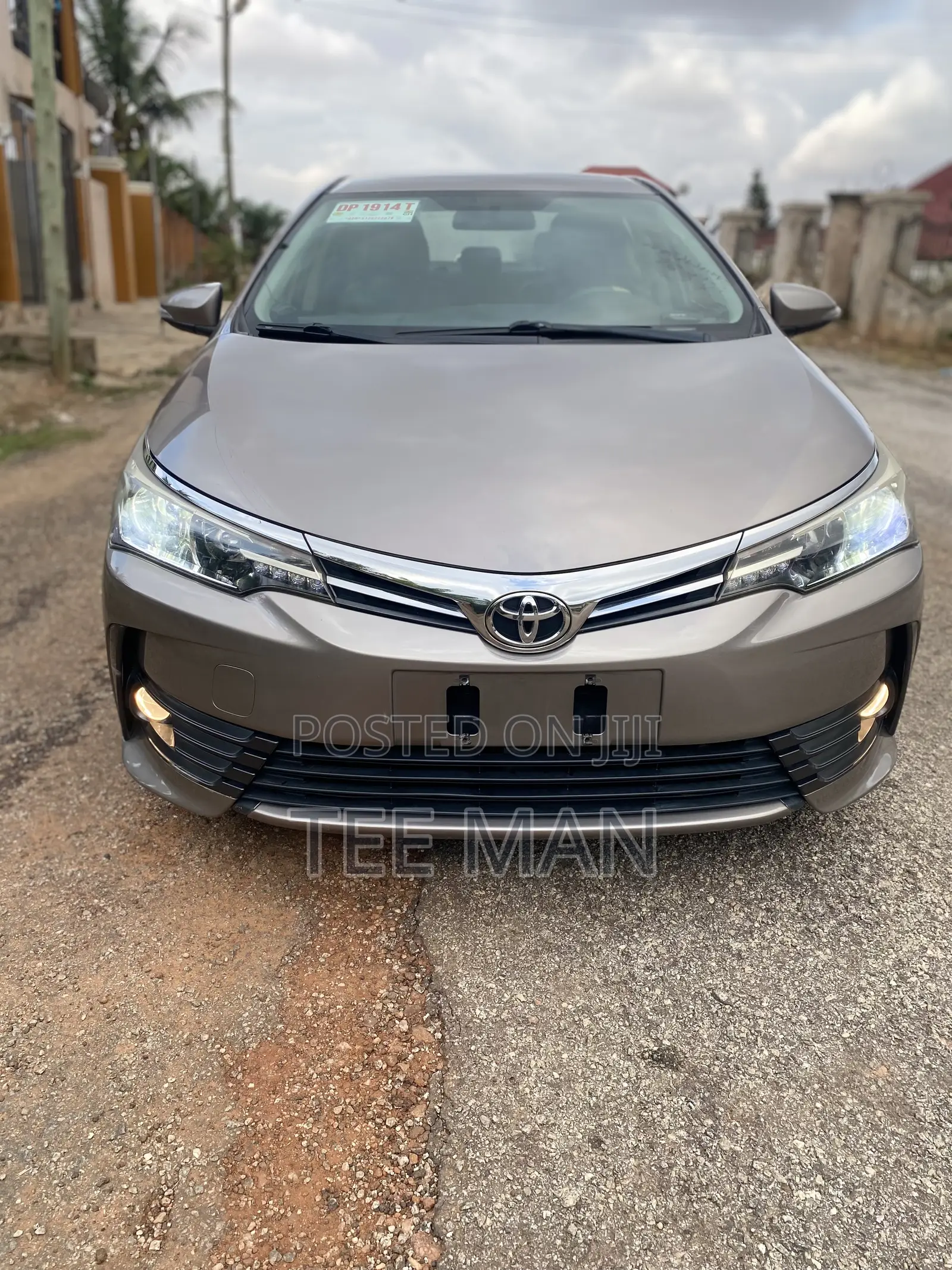 Toyota Corolla 2017 Brown