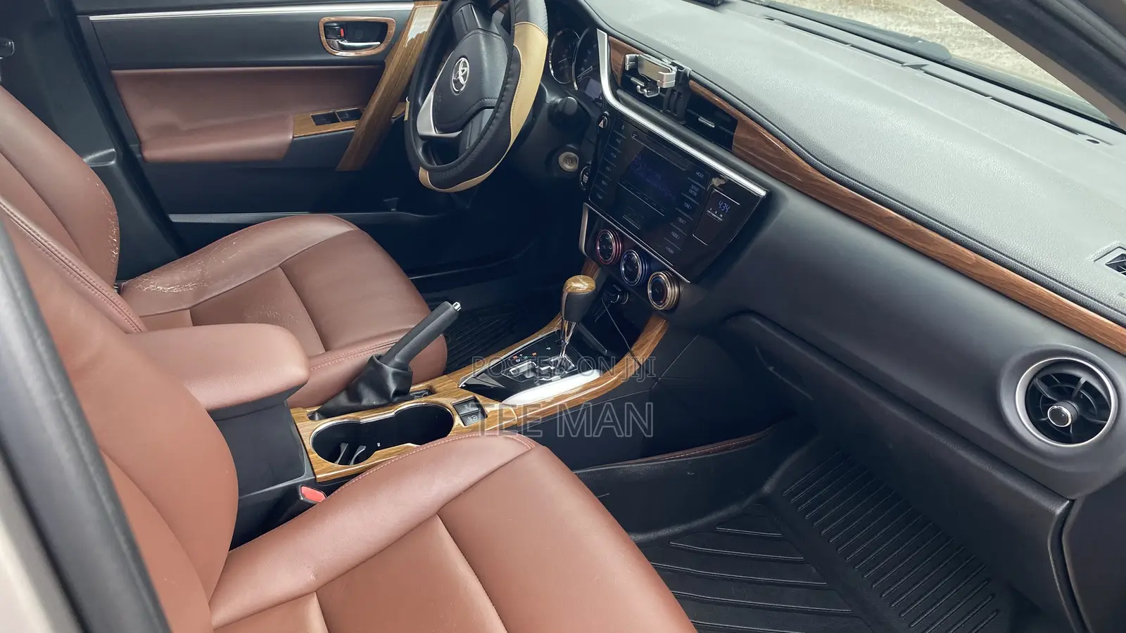 Toyota Corolla 2017 Brown