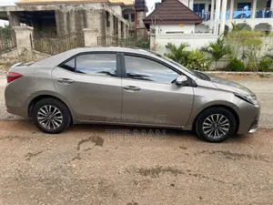 Toyota Corolla 2017 Brown