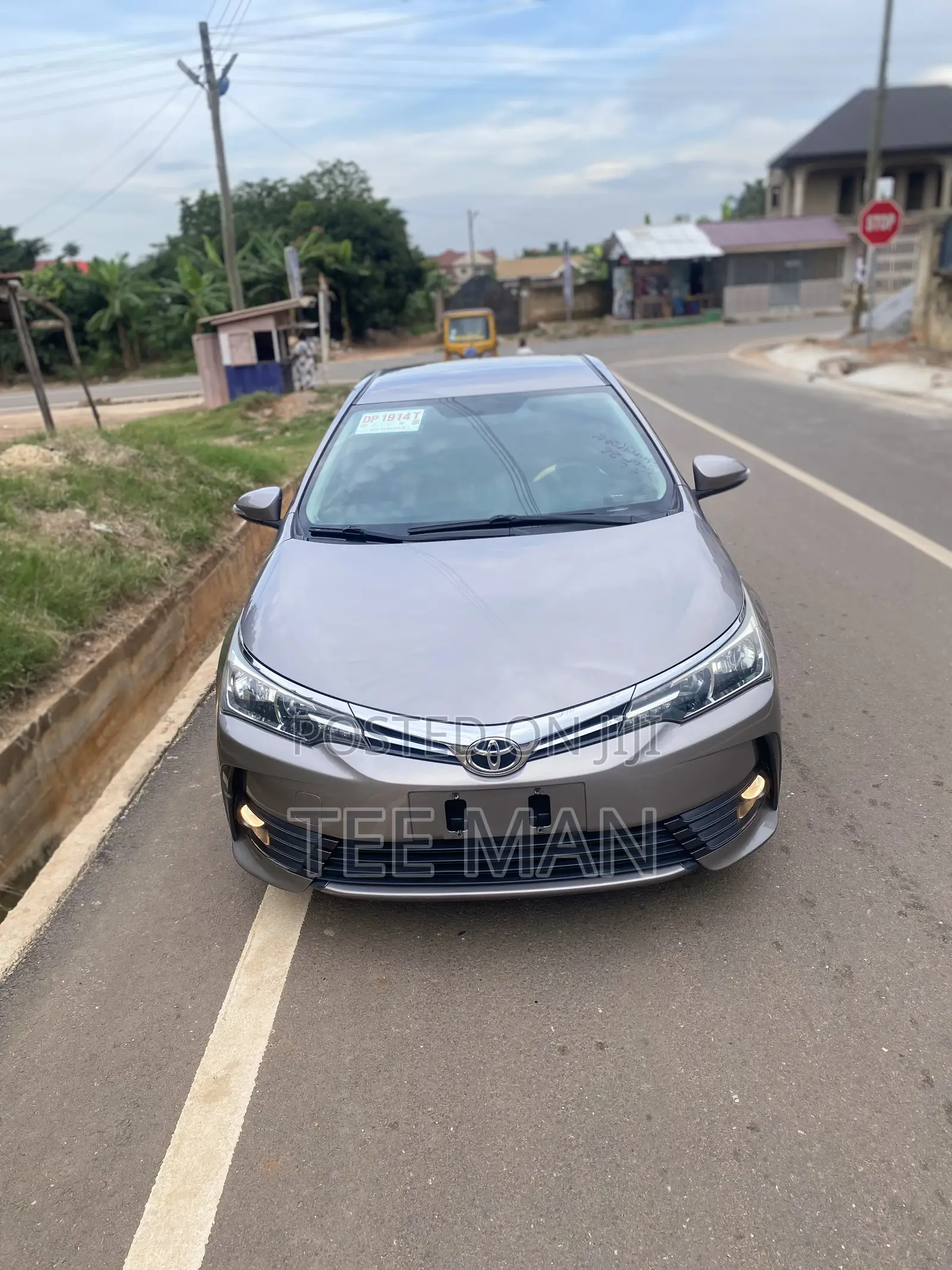 Toyota Corolla 2017 Brown