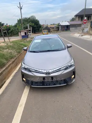 Toyota Corolla 2017 Brown