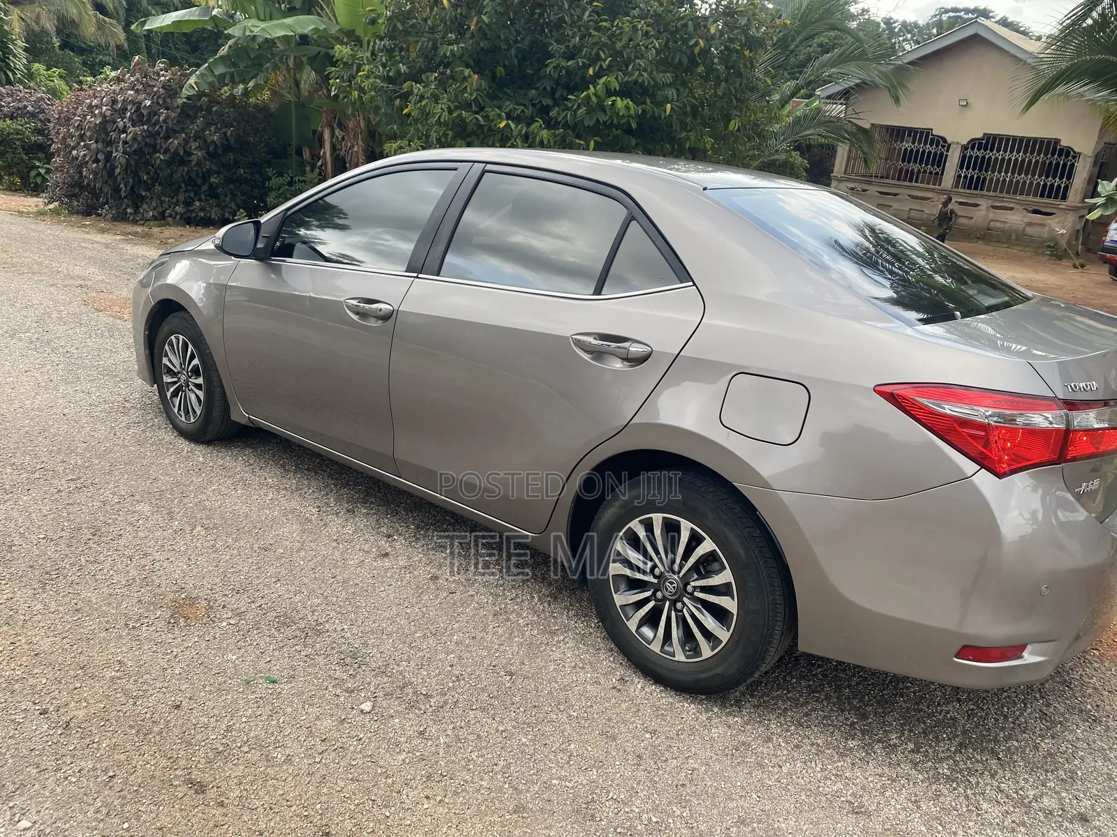 Toyota Corolla 2017 Brown