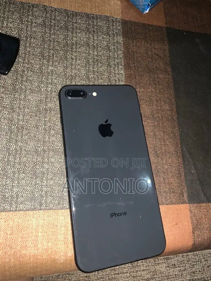 Apple iPhone 8 Plus 64 GB Black