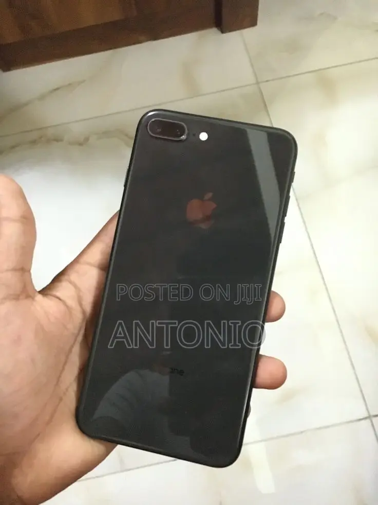 Apple iPhone 8 Plus 64 GB Black