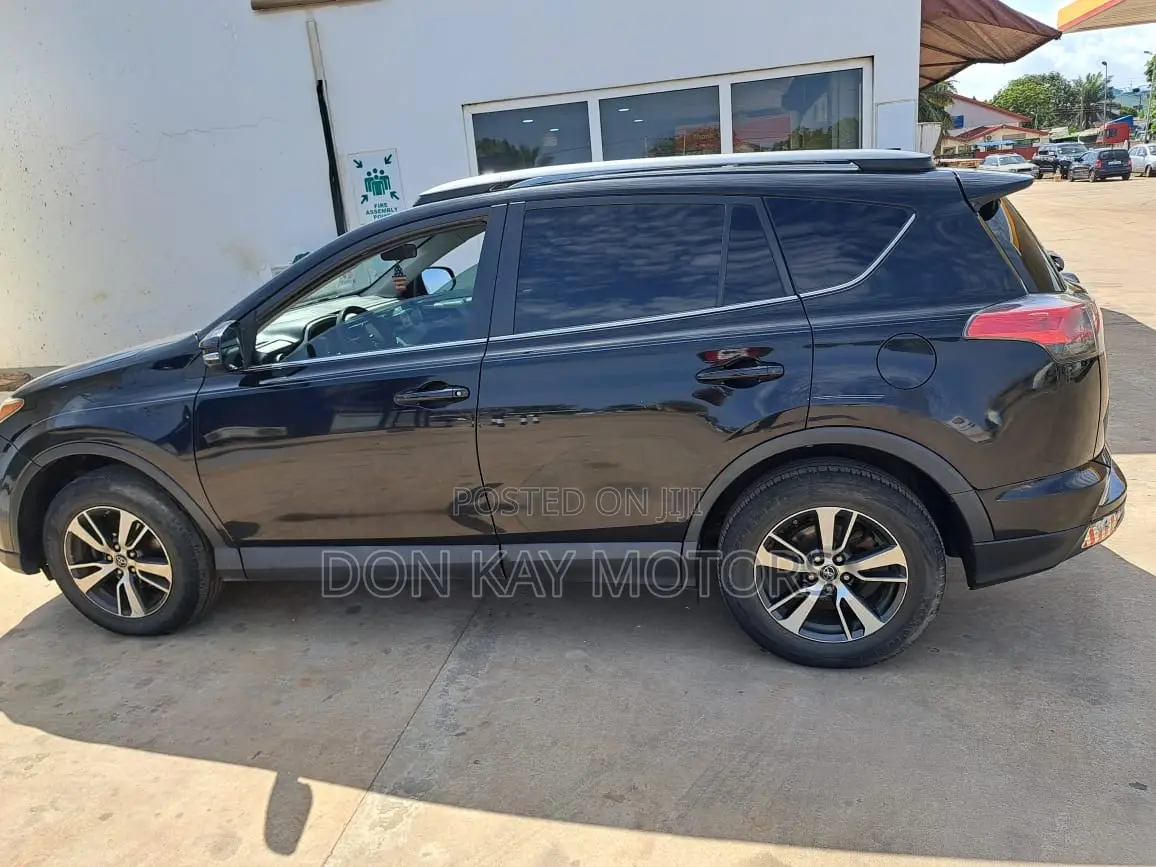 Toyota RAV4 XLE 4dr SUV (2.5L 4cyl 6A) 2018 Black