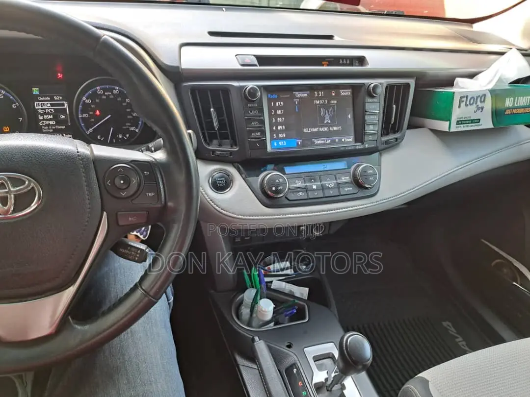 Toyota RAV4 XLE 4dr SUV (2.5L 4cyl 6A) 2018 Black