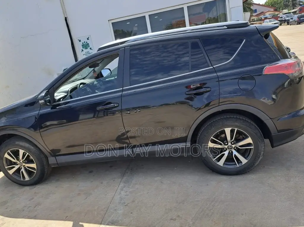 Toyota RAV4 XLE 4dr SUV (2.5L 4cyl 6A) 2018 Black