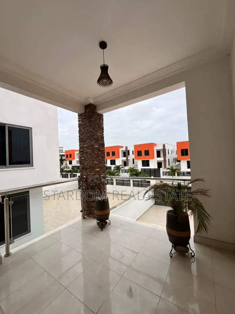 4bdrm Duplex in East Legon Hills, Boundary Road Area for rent