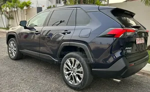 Toyota RAV4 2021 Blue