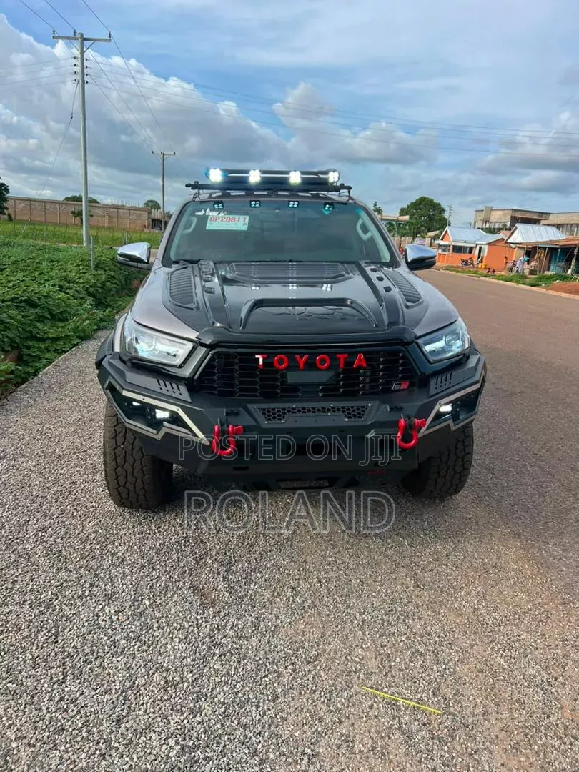 Toyota Hilux 2021 Gray