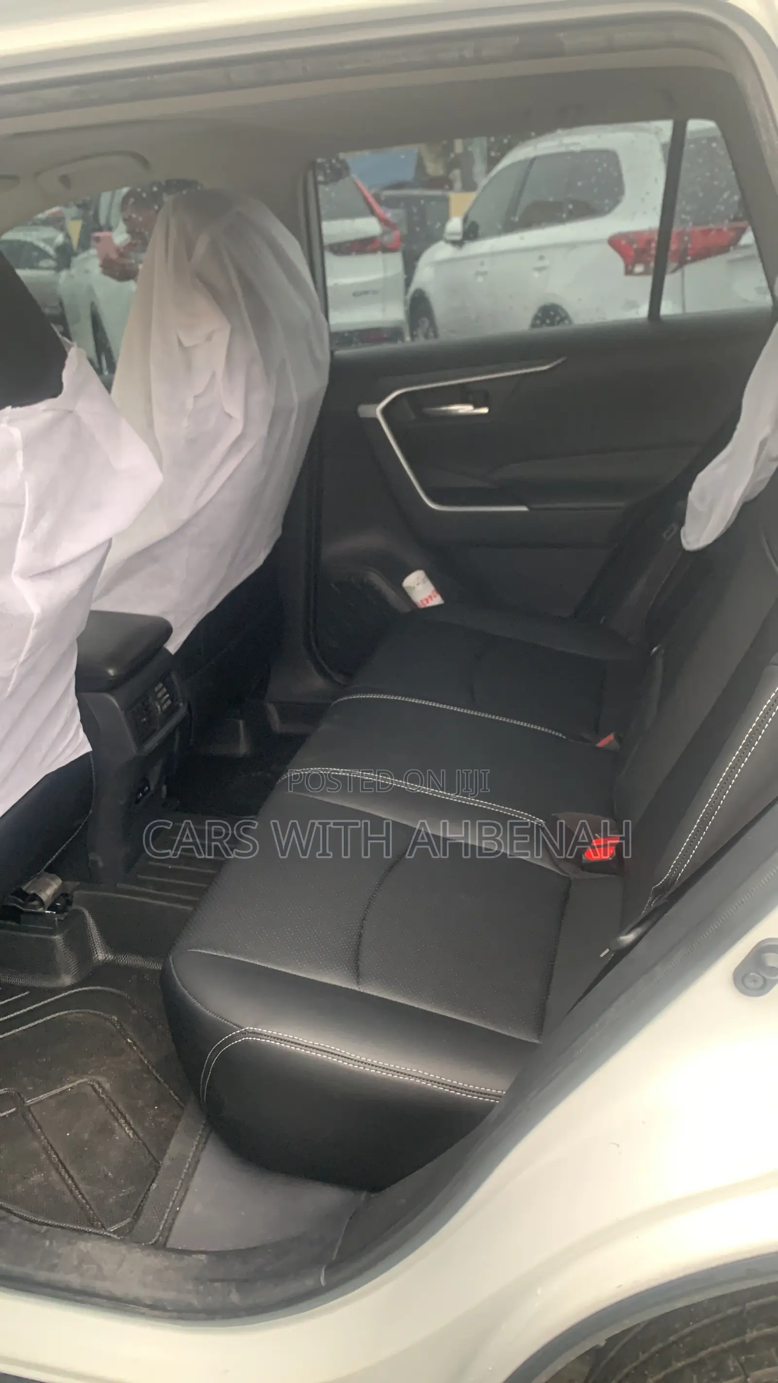 Toyota RAV4 XLE FWD 2023 White