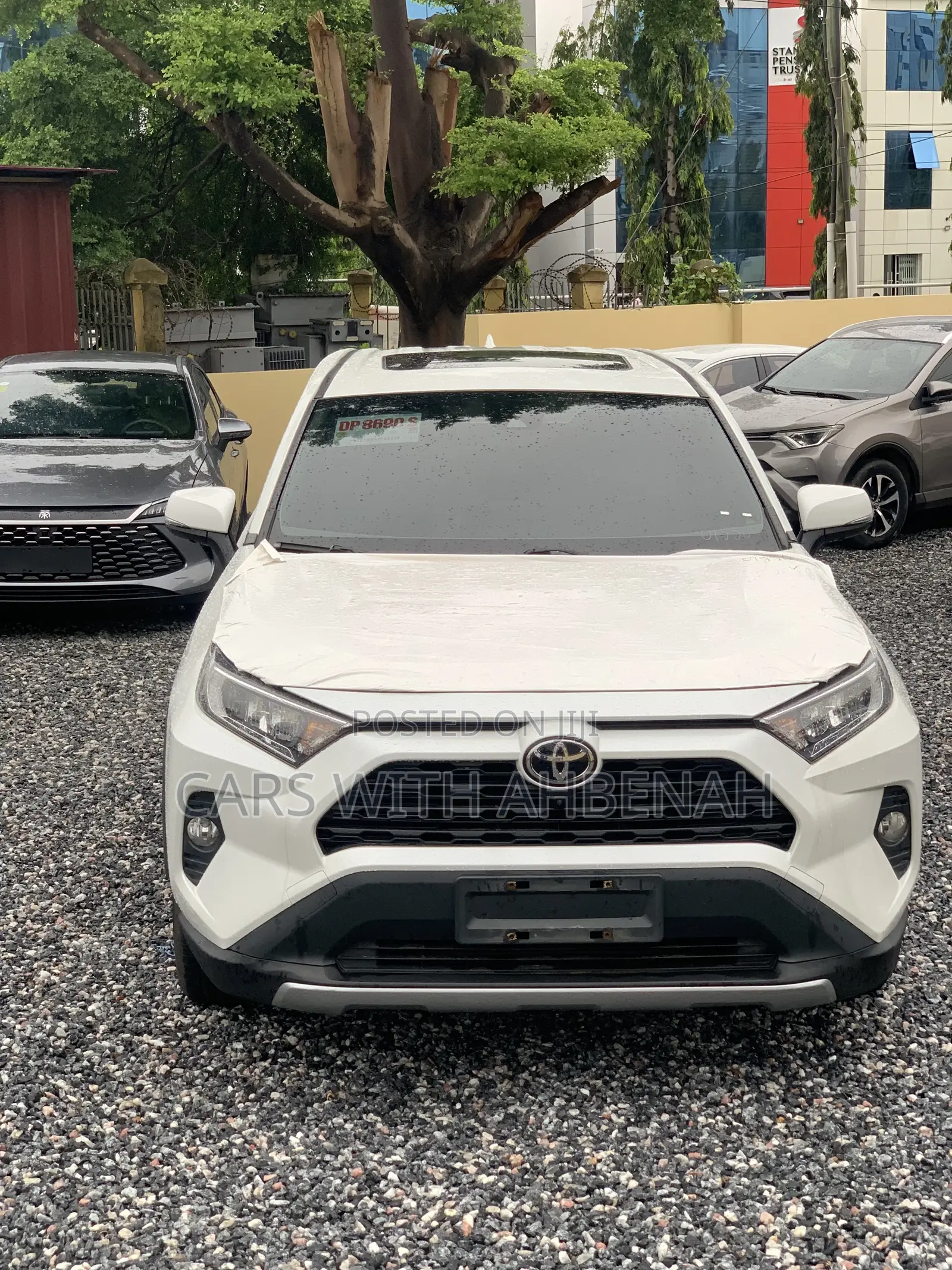 Toyota RAV4 XLE FWD 2023 White