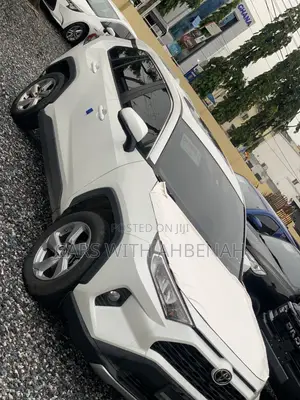 Toyota RAV4 XLE FWD 2023 White