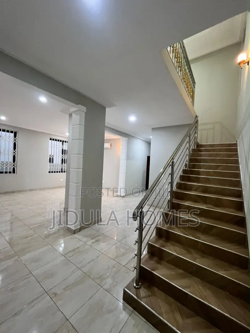 4bdrm Duplex in East Legon Hills, School Junction for rent