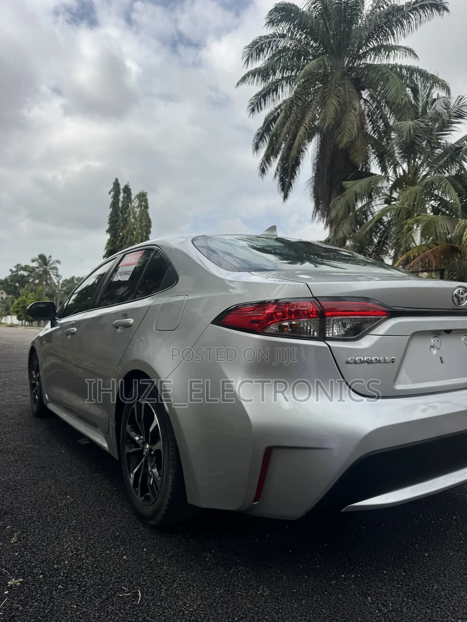 Toyota Corolla LE 2021 Silver