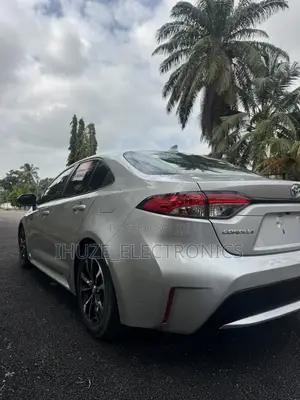 Toyota Corolla LE 2021 Silver
