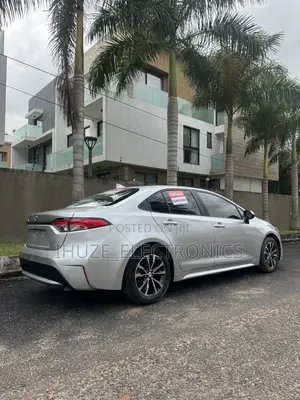 Toyota Corolla LE 2021 Silver