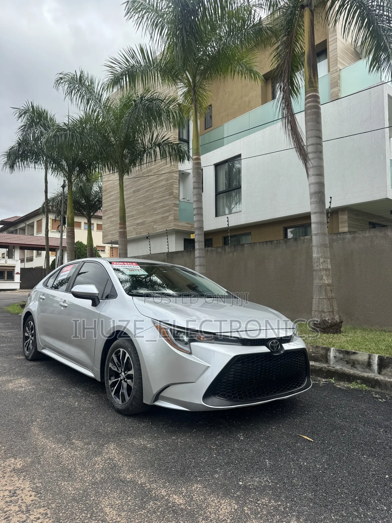 Toyota Corolla LE 2021 Silver