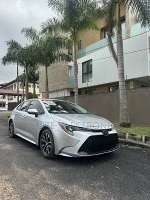 Toyota Corolla LE 2021 Silver
