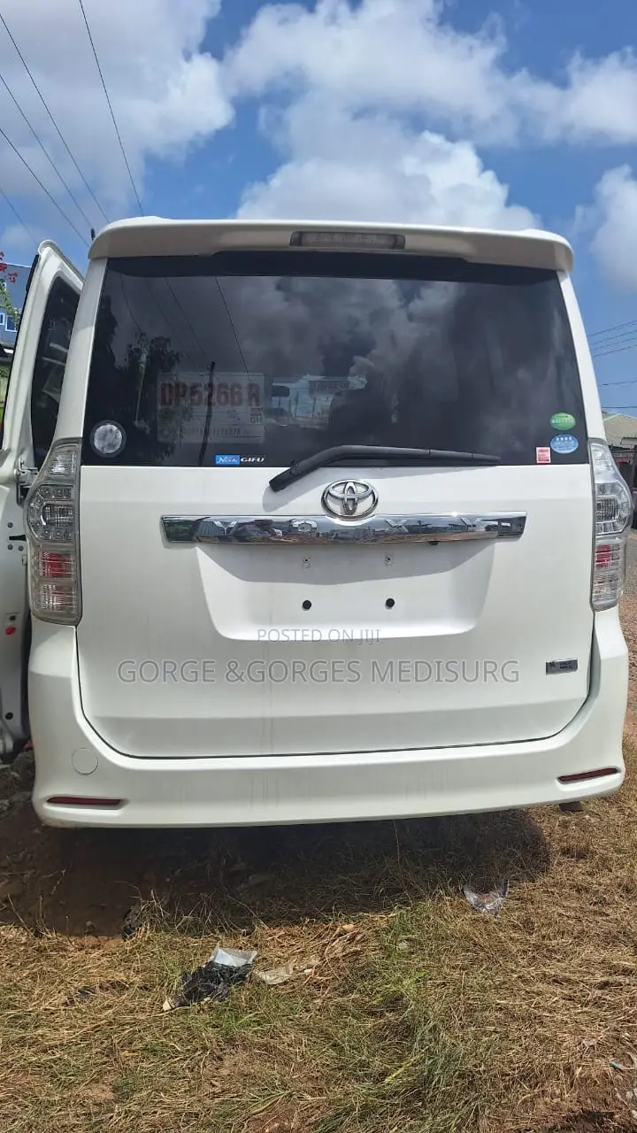 Toyota Voxy 2013 White