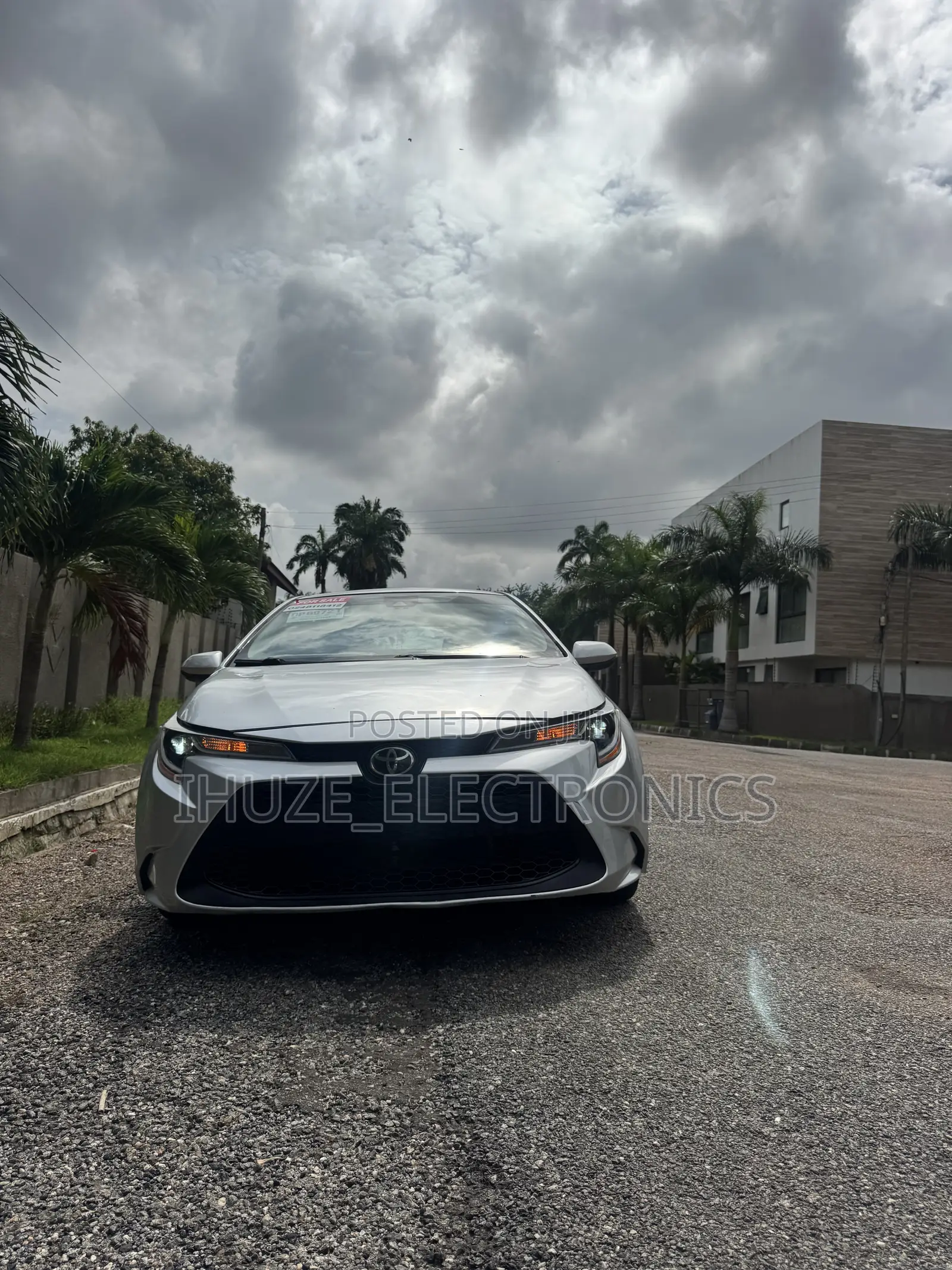 Toyota Corolla LE 2021 Silver