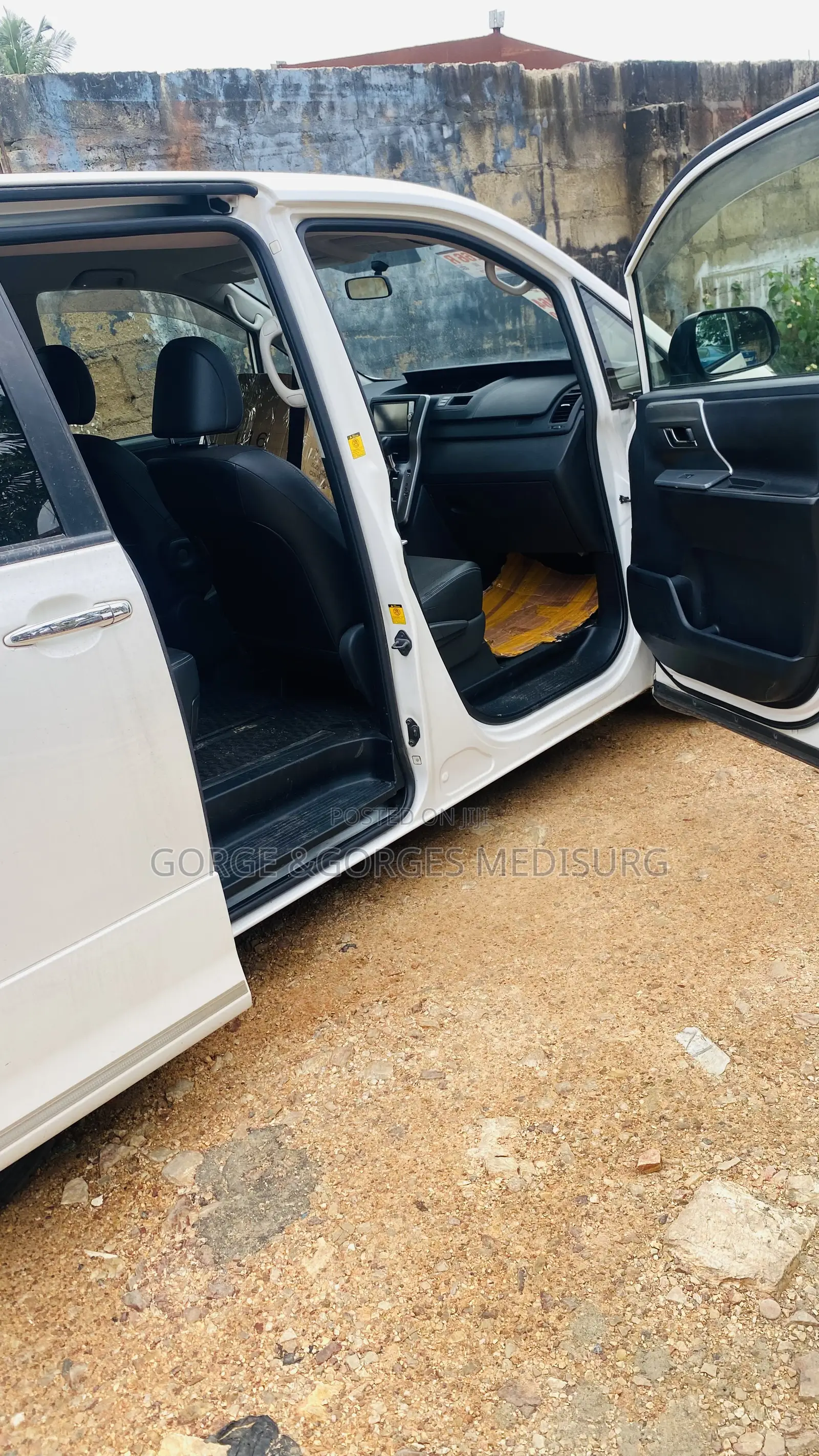 Toyota Voxy 2013 White