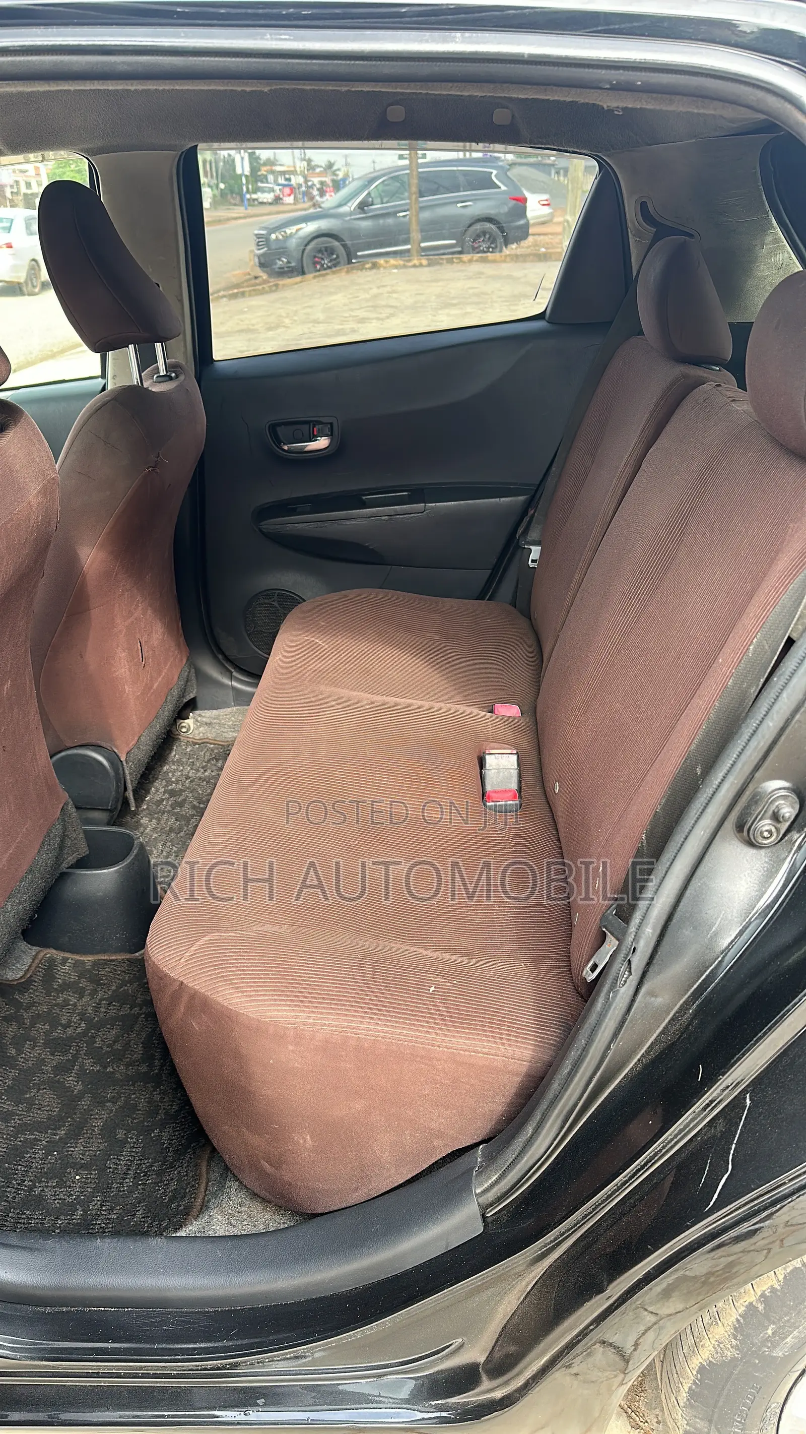 Toyota Vitz 1.3 FWD 5dr 2012 Black