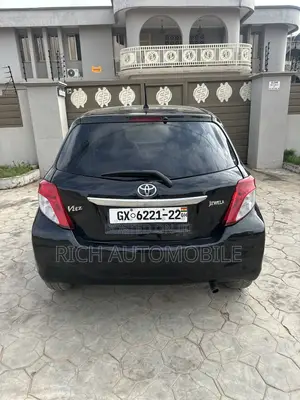 Toyota Vitz 1.3 FWD 5dr 2012 Black