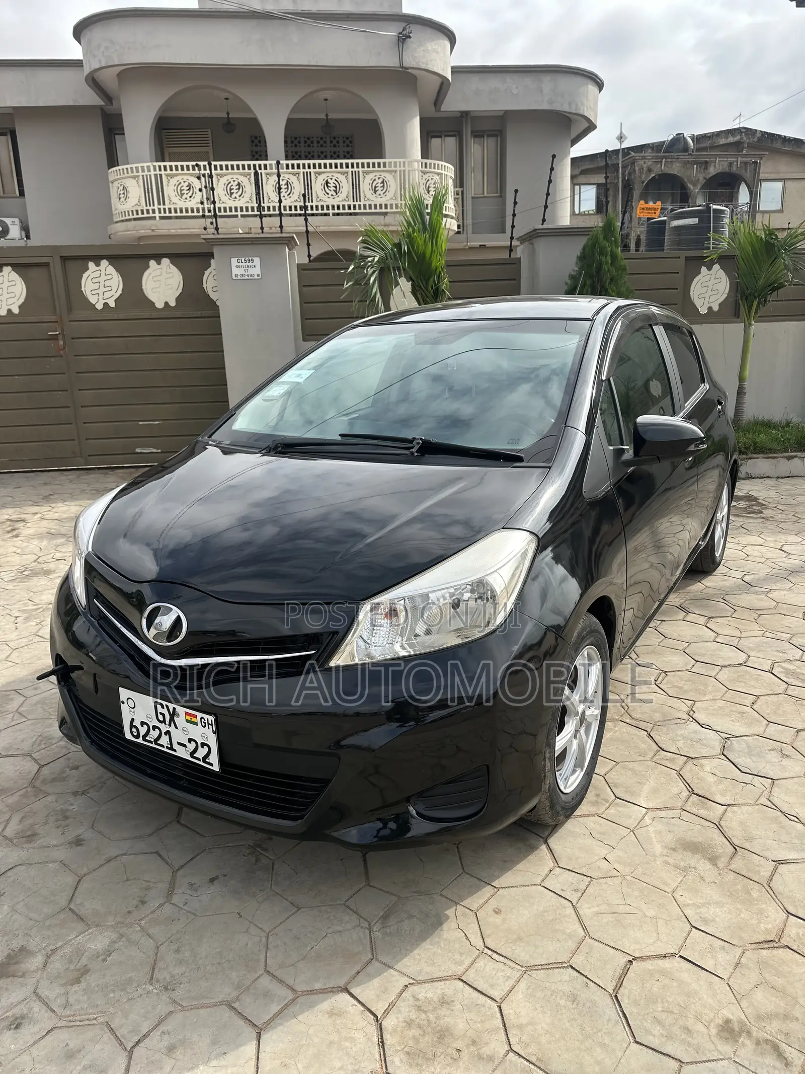 Toyota Vitz 1.3 FWD 5dr 2012 Black