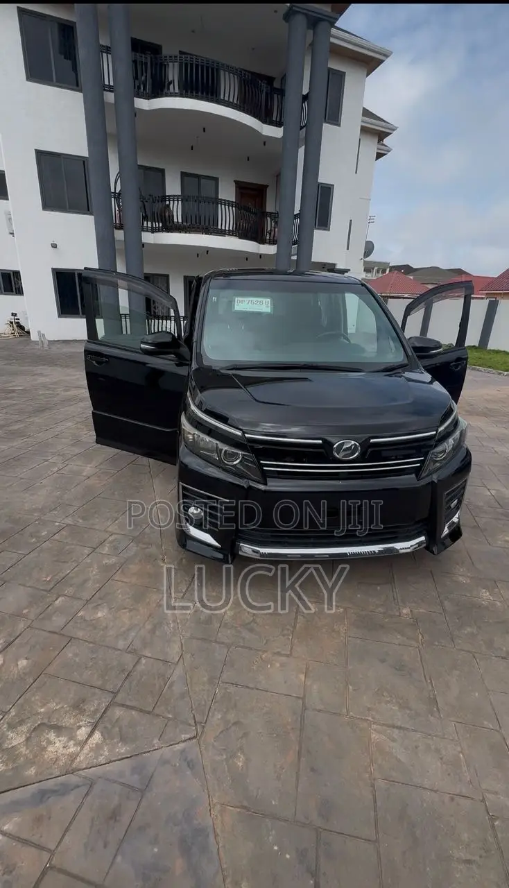 Toyota Voxy 2014 Black