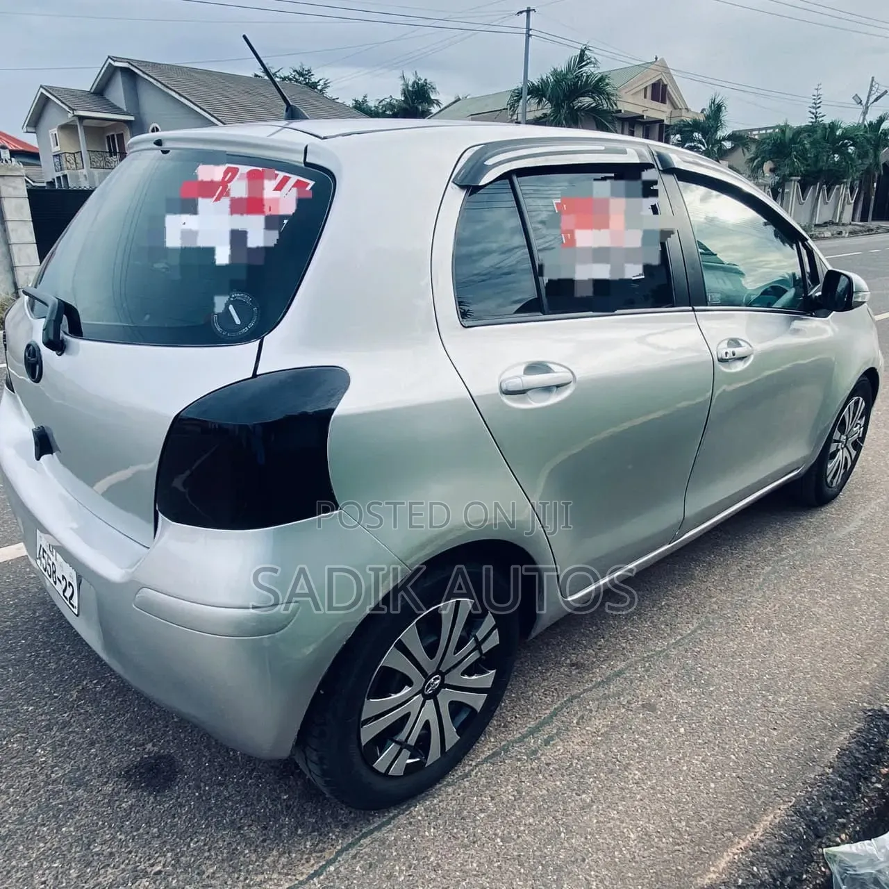 Toyota Vitz 2010 Silver