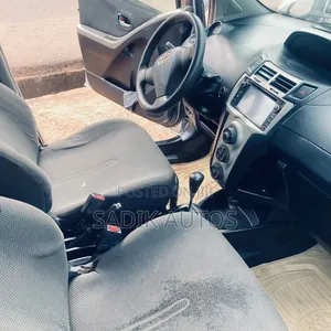 Toyota Vitz 2010 Silver