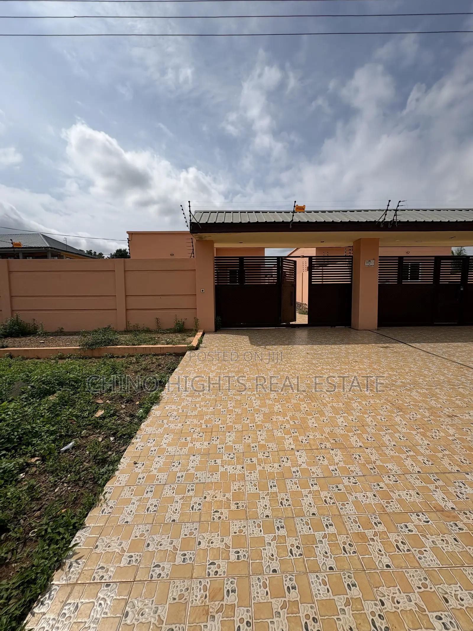 3bdrm House in Top 10, Tema Metropolitan for rent