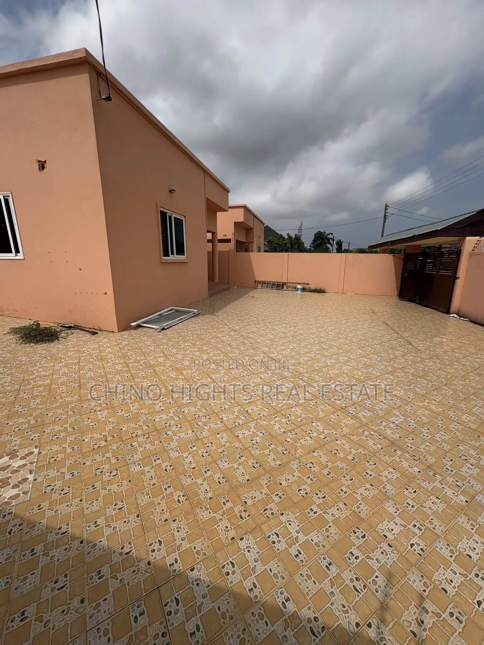 3bdrm House in Top 10, Tema Metropolitan for rent