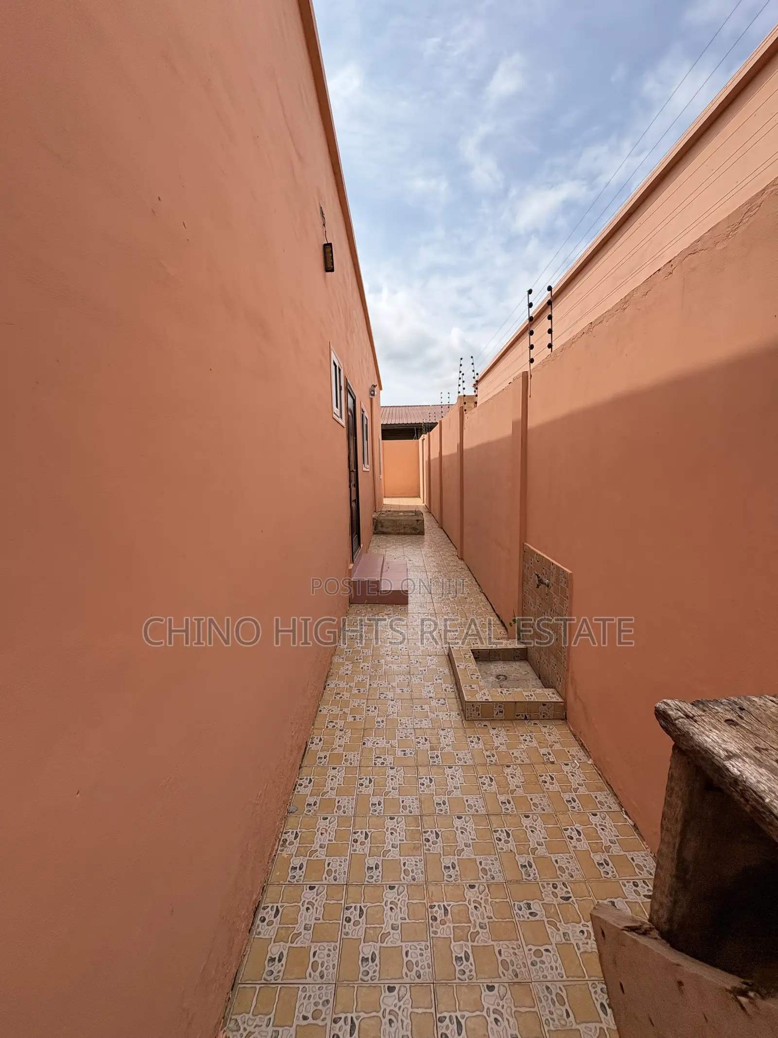 3bdrm House in Top 10, Tema Metropolitan for rent