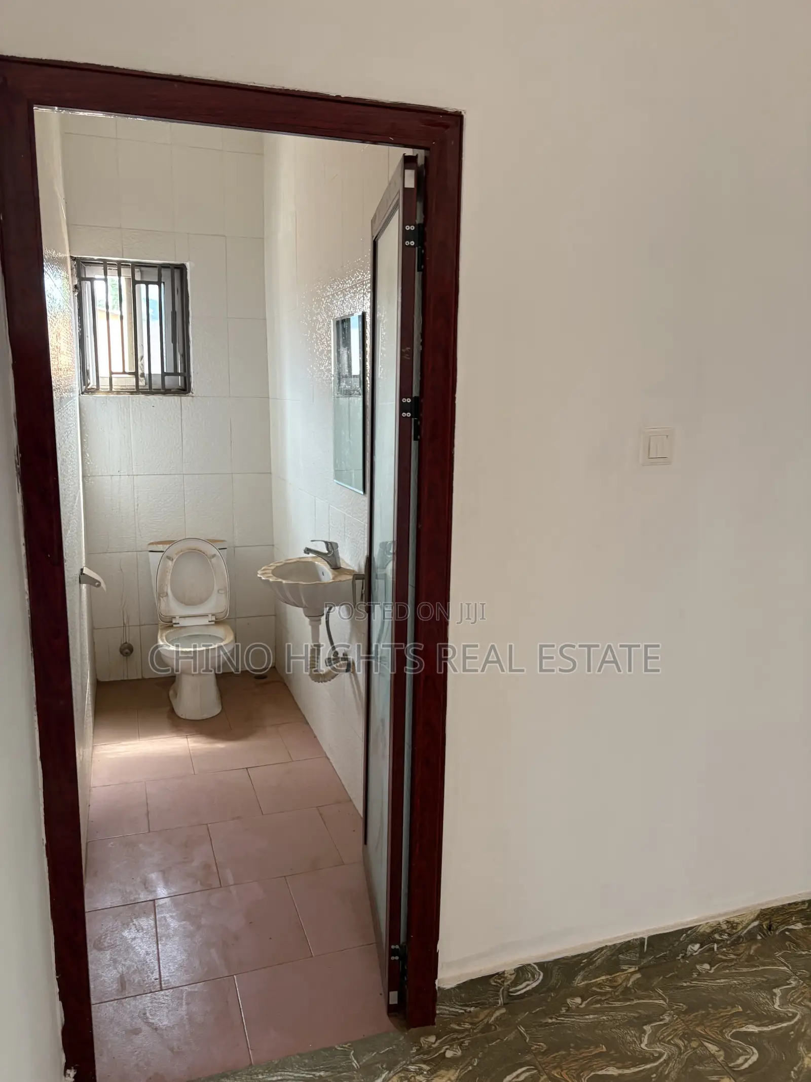 3bdrm House in Top 10, Tema Metropolitan for rent