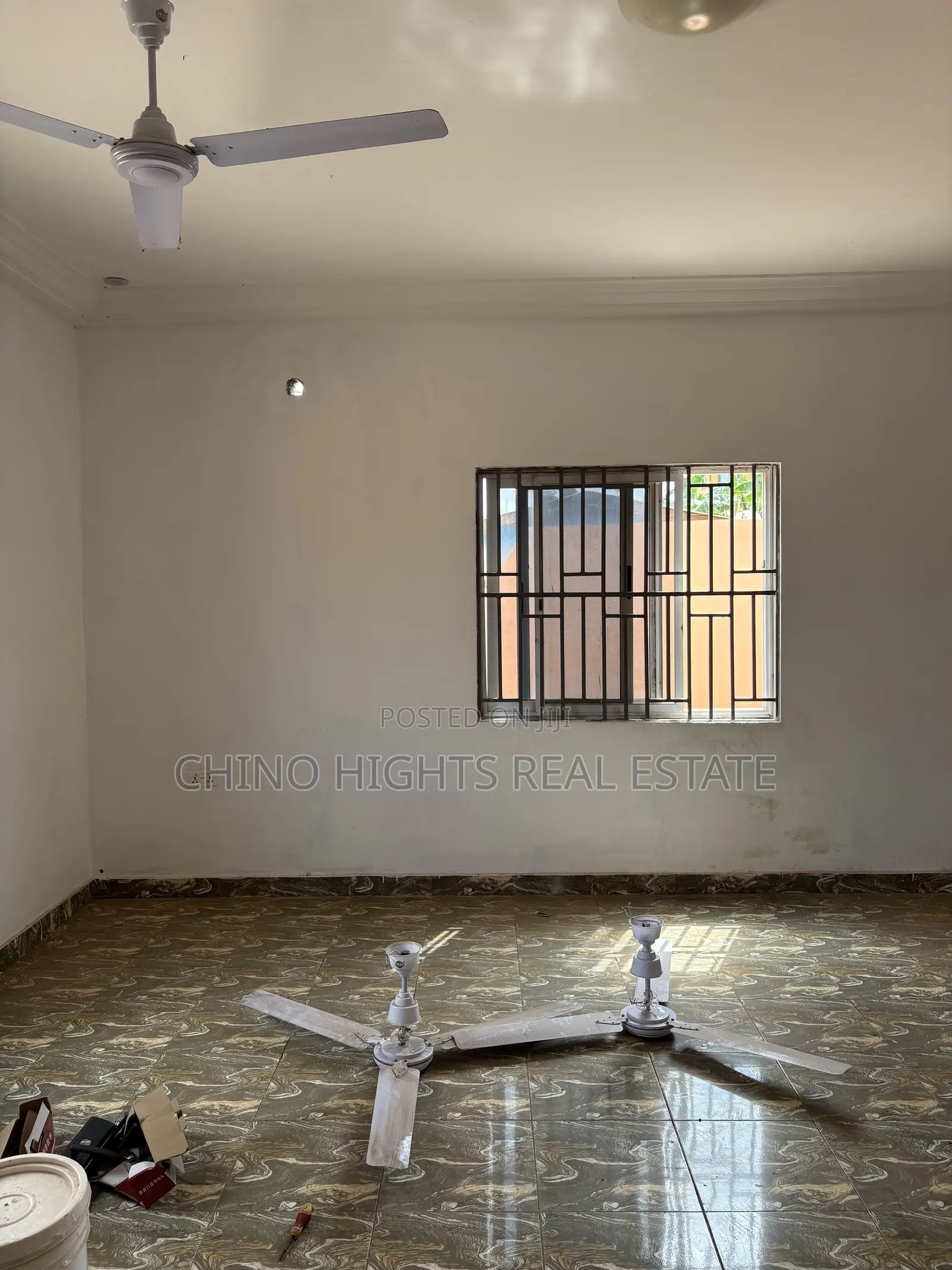 3bdrm House in Top 10, Tema Metropolitan for rent