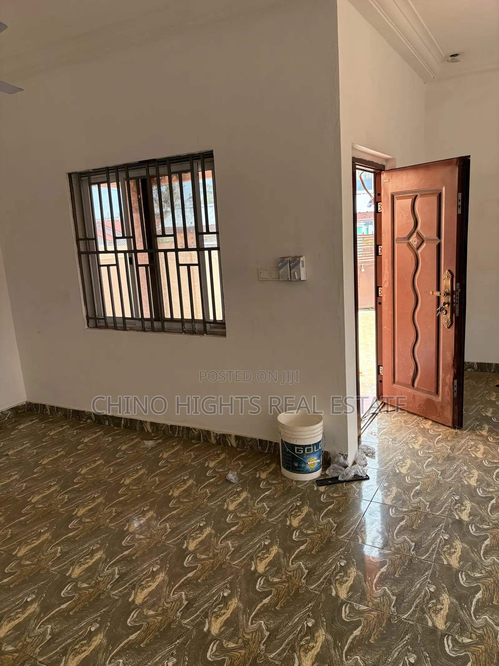3bdrm House in Top 10, Tema Metropolitan for rent