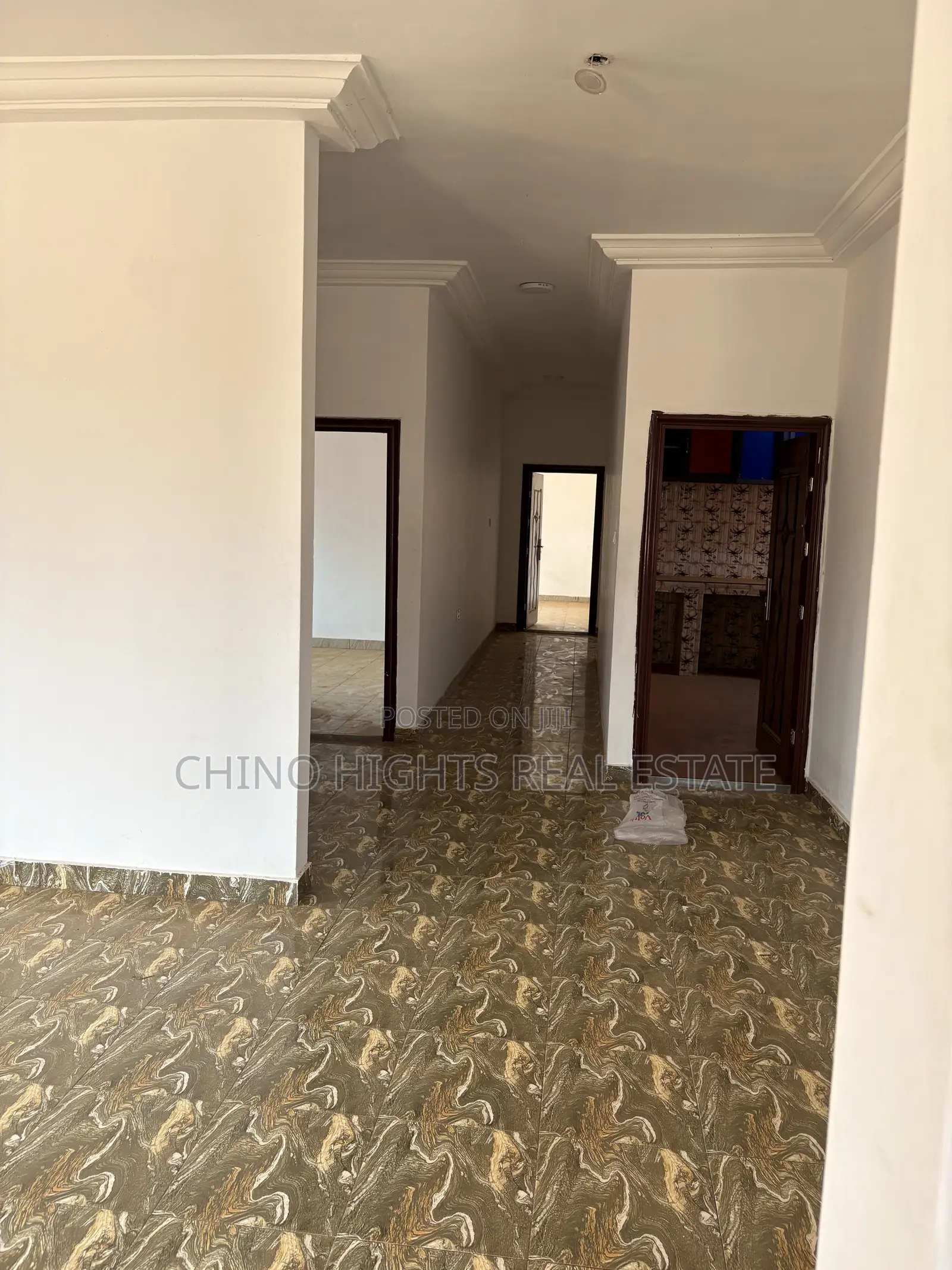 3bdrm House in Top 10, Tema Metropolitan for rent