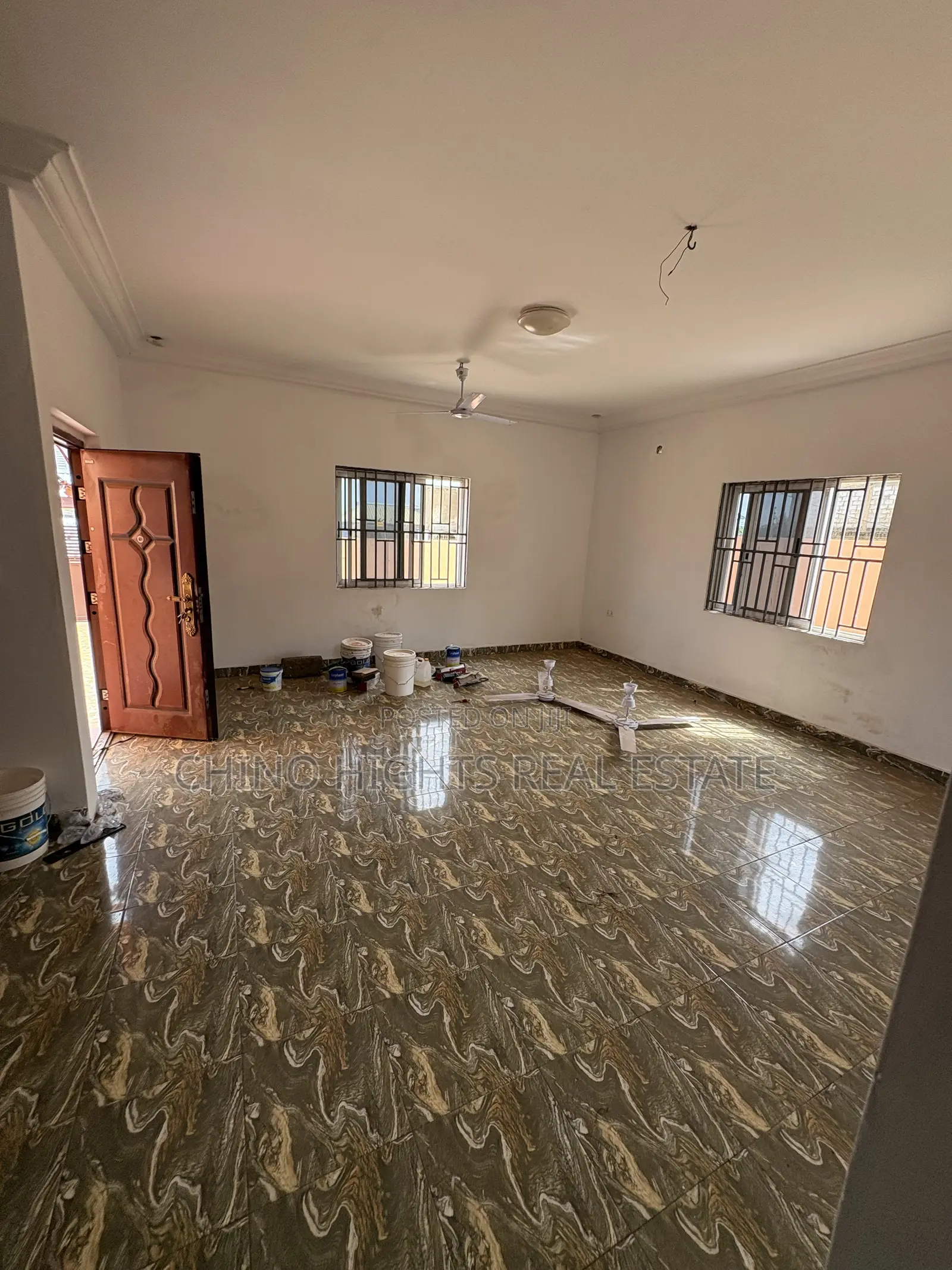 3bdrm House in Top 10, Tema Metropolitan for rent