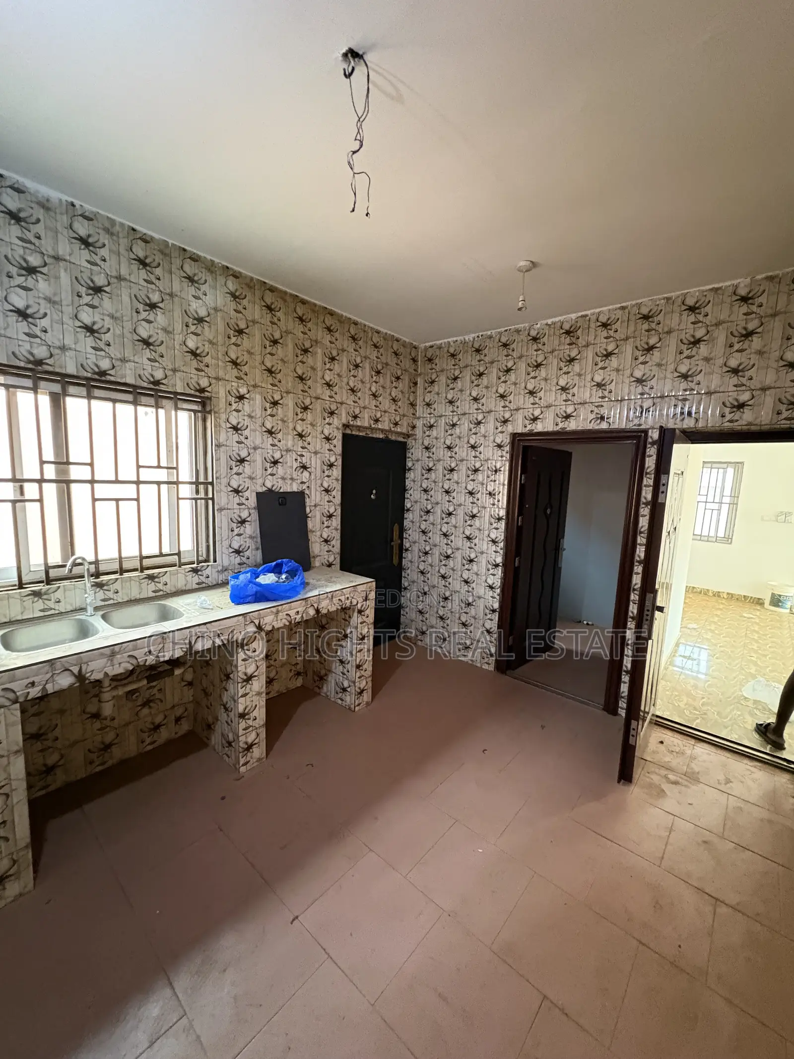 3bdrm House in Top 10, Tema Metropolitan for rent