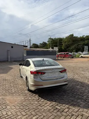 Hyundai Elantra 2017 Gray