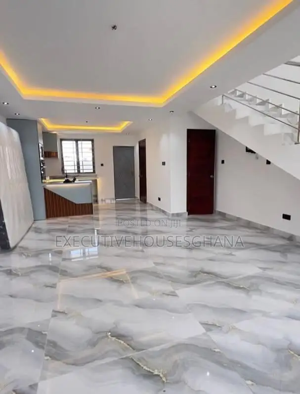 2bdrm Townhouse/Terrace in Ashaley Botwe for sale