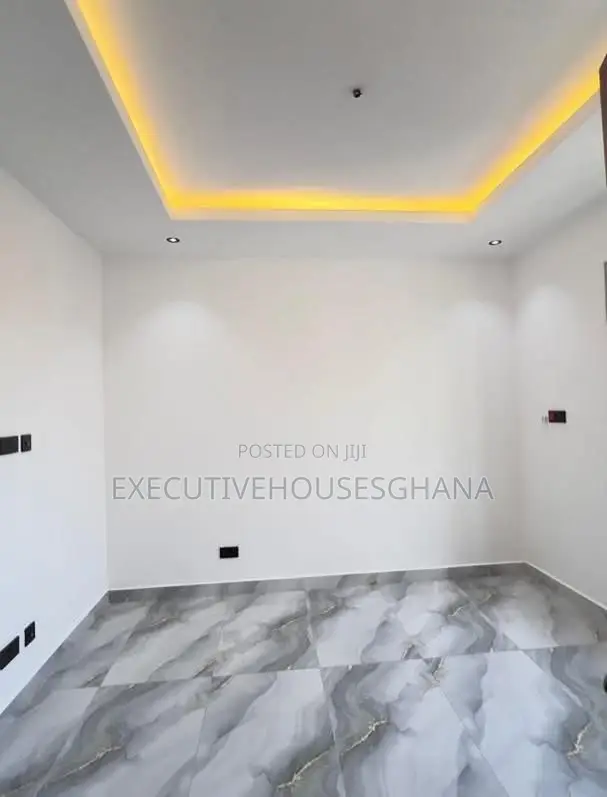 2bdrm Townhouse/Terrace in Ashaley Botwe for sale