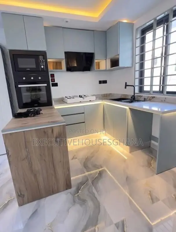 2bdrm Townhouse/Terrace in Ashaley Botwe for sale
