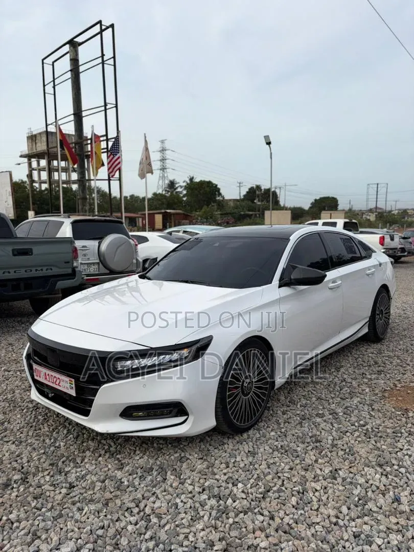 Honda Accord Touring 2.0T 2018 White