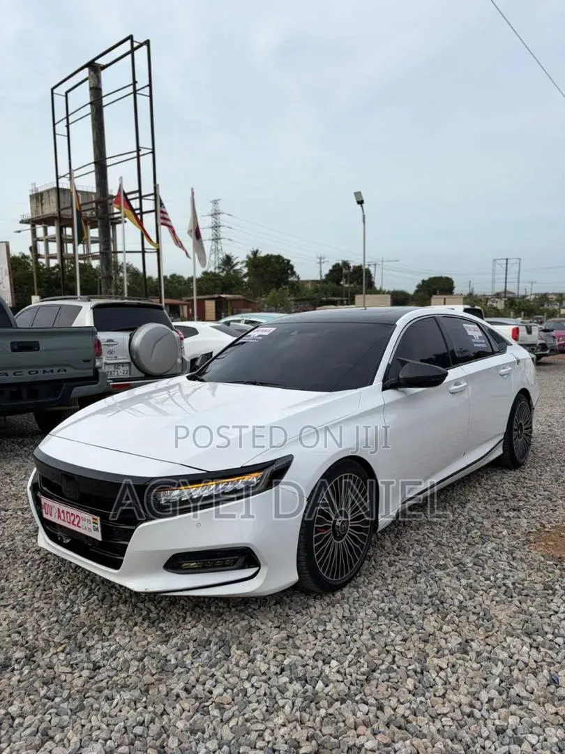 Honda Accord Touring 2.0T 2018 White